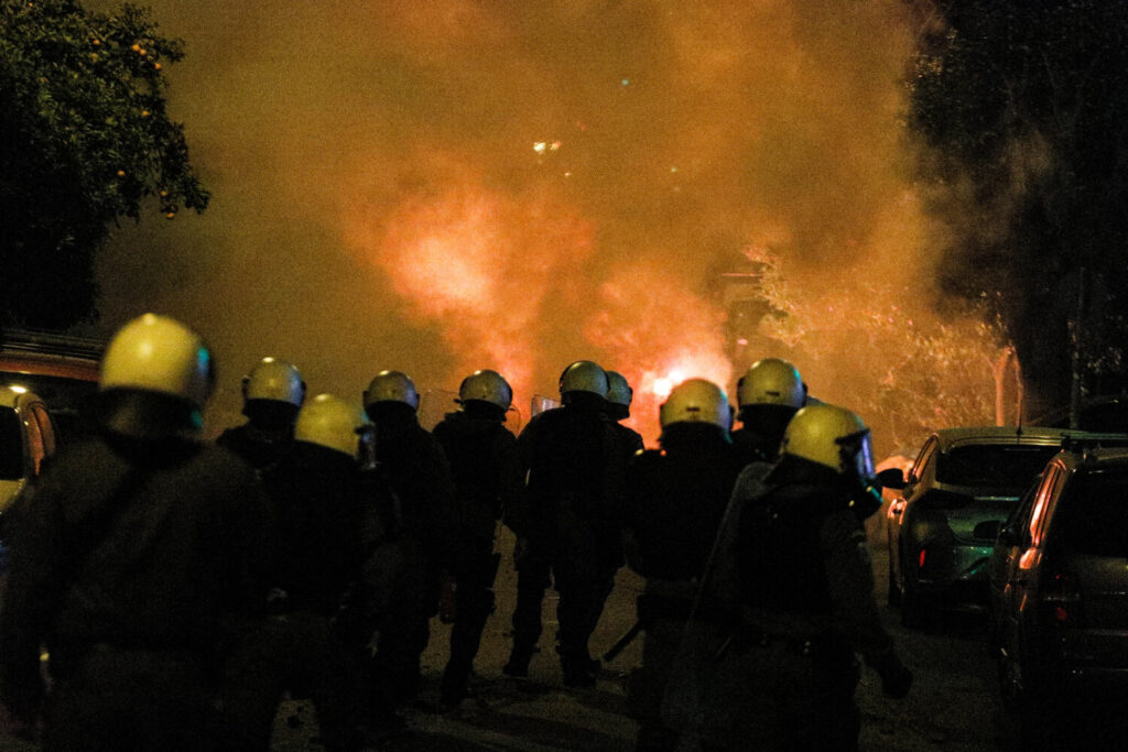 Νέα Σμύρνη: Τα επεισόδια από ψηλά – Δείτε βίντεο από drone