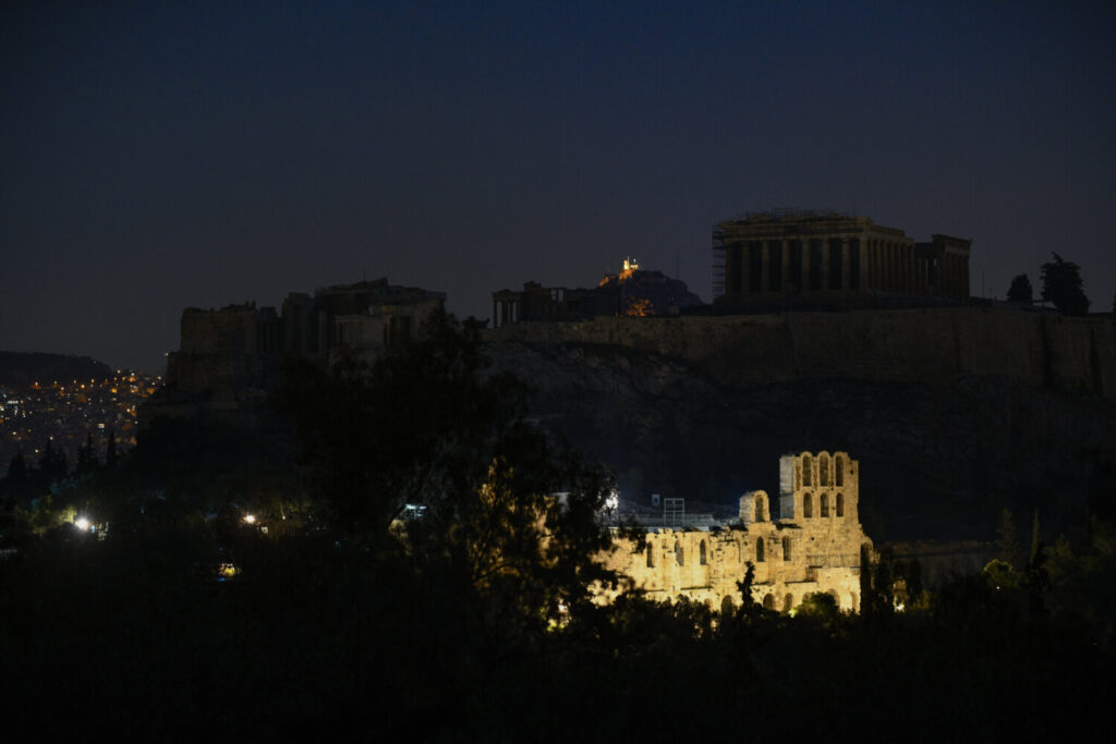 Ωρα της Γης: Έσβησαν και τα φώτα της Ακρόπολης στην παγκόσμια δράση για το περιβάλλον