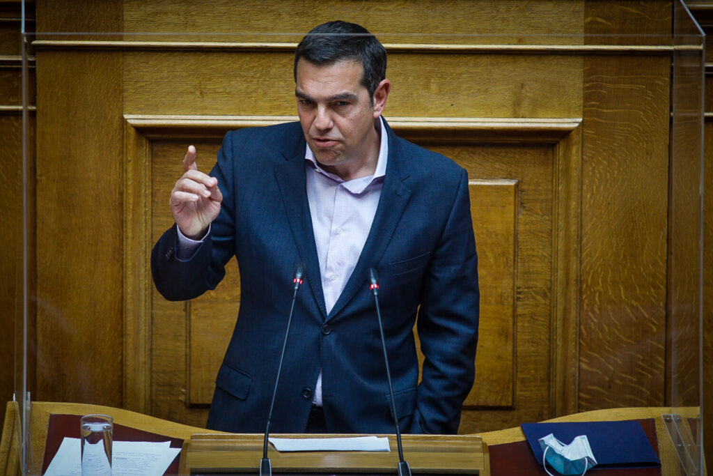 Τσίπρας στη Βουλή: Τα καθεστώτα πέφτουν, κύριε Μητσοτάκη (video)