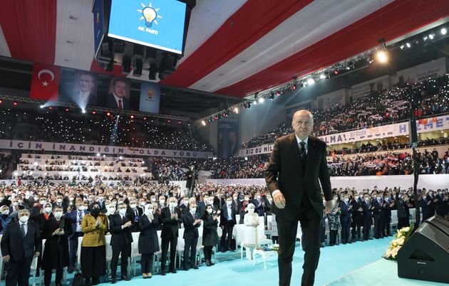 Τουρκία: Ο Ερντογάν επανεξελέγη αρχηγός του ΑΚΡ
