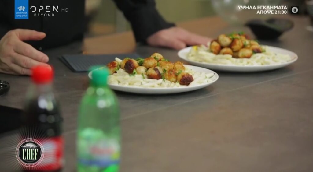 Συνταγή για σκιουφικτά με σάλτσα γραβιέρας και κεφτεδάκια κοτόπουλου από τον Βαγγέλη Δρίσκα (video)