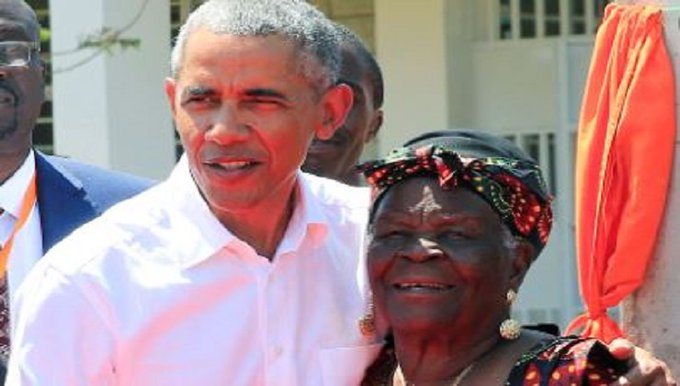 Πέθανε η γιαγιά του Μπάρακ Ομπάμα στην Κένυα – Σπάνιο βίντεο από το 1988 τους δείχνει μαζι!