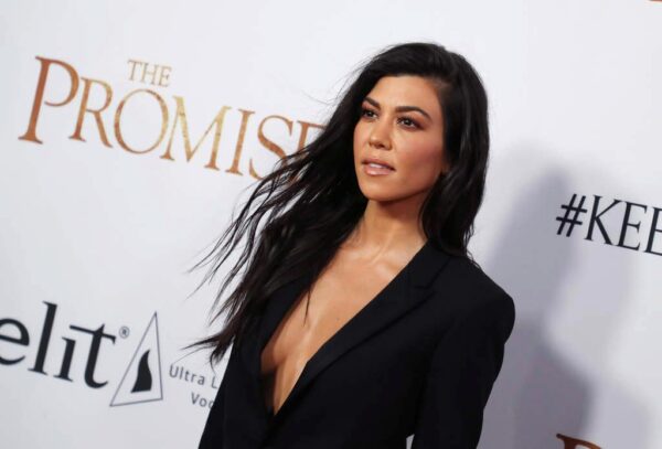 Χαμός με το σεξιστικό μπλουζάκι της Kourtney Kardashian