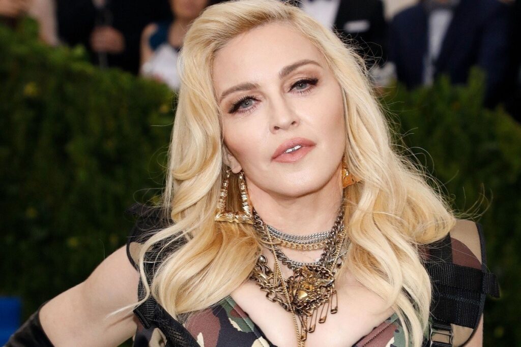 Madonna: Παγκόσμια ανησυχία για την υγεία της τραγουδίστριας – Βγήκε από τη ΜΕΘ και αναρρώνει