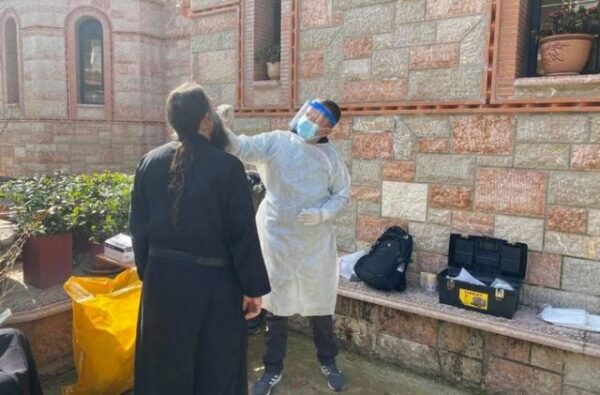 Συναγερμός στη Φθιώτιδα: Πολλά κρούσματα κορωνοϊού  σε δύο μοναστήρια