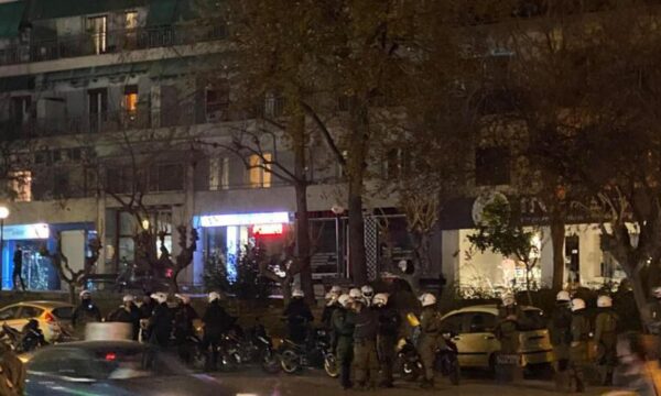 Πανόρμου: Ένταση με χημικά, κρότου λάμψης και προσαγωγές