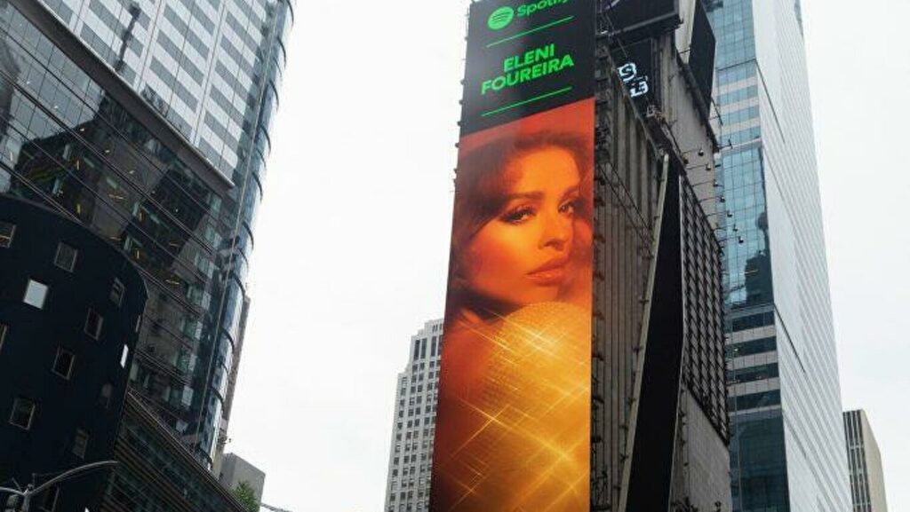 Σε Billboard στην Times Square η Ελένη Φουρέιρα (video)