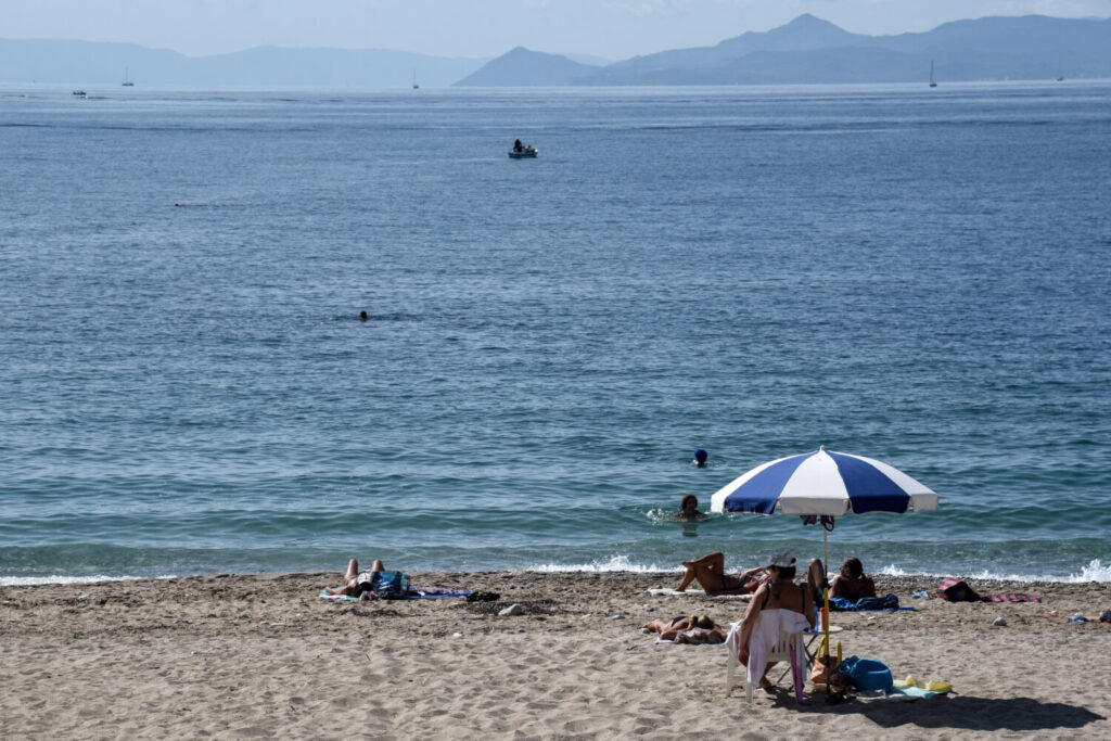 Κορωνοϊός: Πόσο ασφαλείς είναι οι παραλίες εν μέσω πανδημίας;