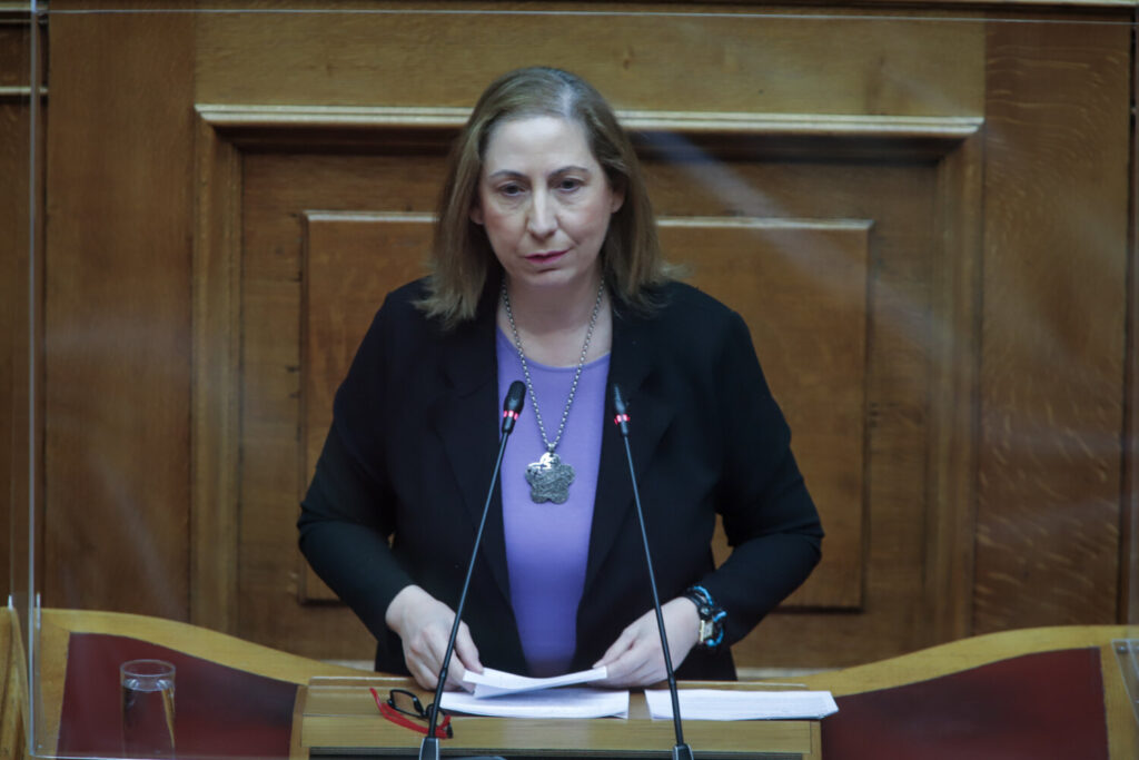 Για «εργασιακό οδοστρωτήρα» κατηγορεί την κυβέρνηση η Μαριλίζα Ξενογιαννακοπούλου
