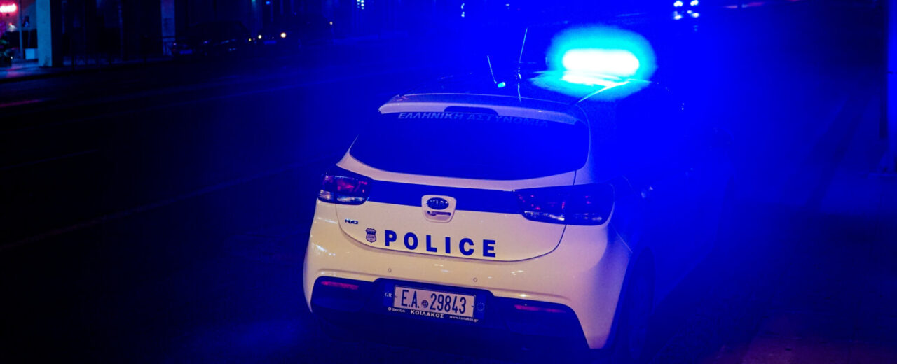 Επίθεση με μολότοφ στο ΑΤ Κυψέλης – 6-7 άτομα οι δράστες – Μία προσαγωγή