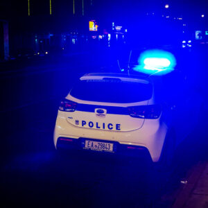 Επίθεση με μολότοφ στο ΑΤ Κυψέλης – 6-7 άτομα οι δράστες – Μία προσαγωγή