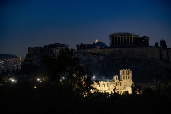 ΥΠΠΟΑ: Καμία πινακίδα δεν θα αναρτηθεί επί του Βράχου της Ακροπόλεως