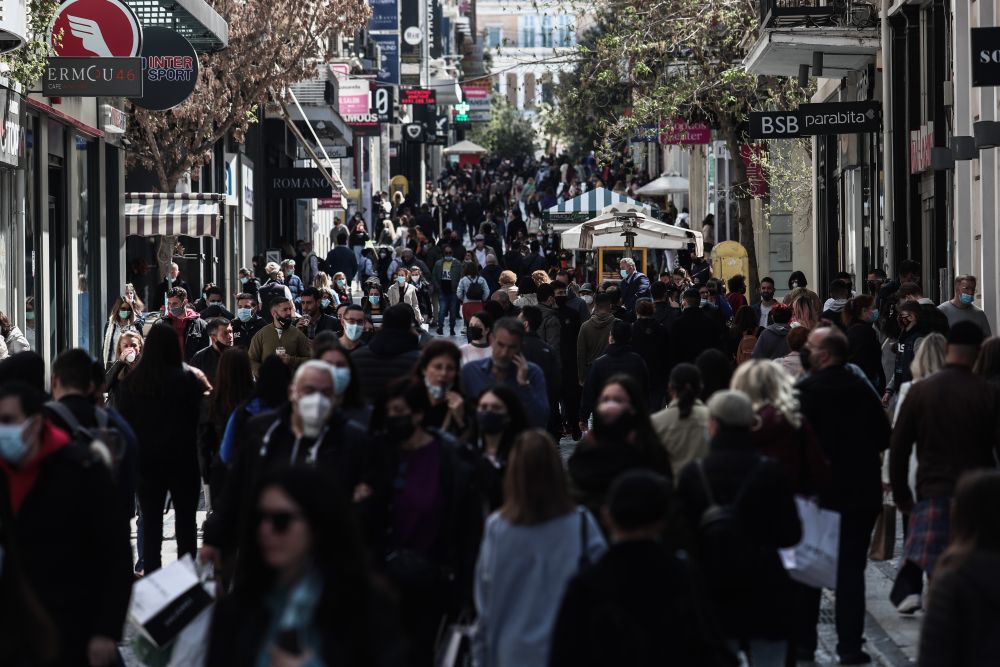 Lockdown: Χαμός στην Ερμού – Όλη η Αθήνα για ψώνια (εικόνες)