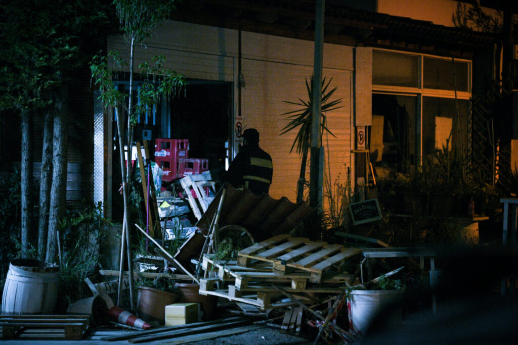 Ένας νεκρός από πυρκαγιά σε σπίτι στη Νέα Ερυθραία – Οικογενειακή τραγωδία (εικόνες)