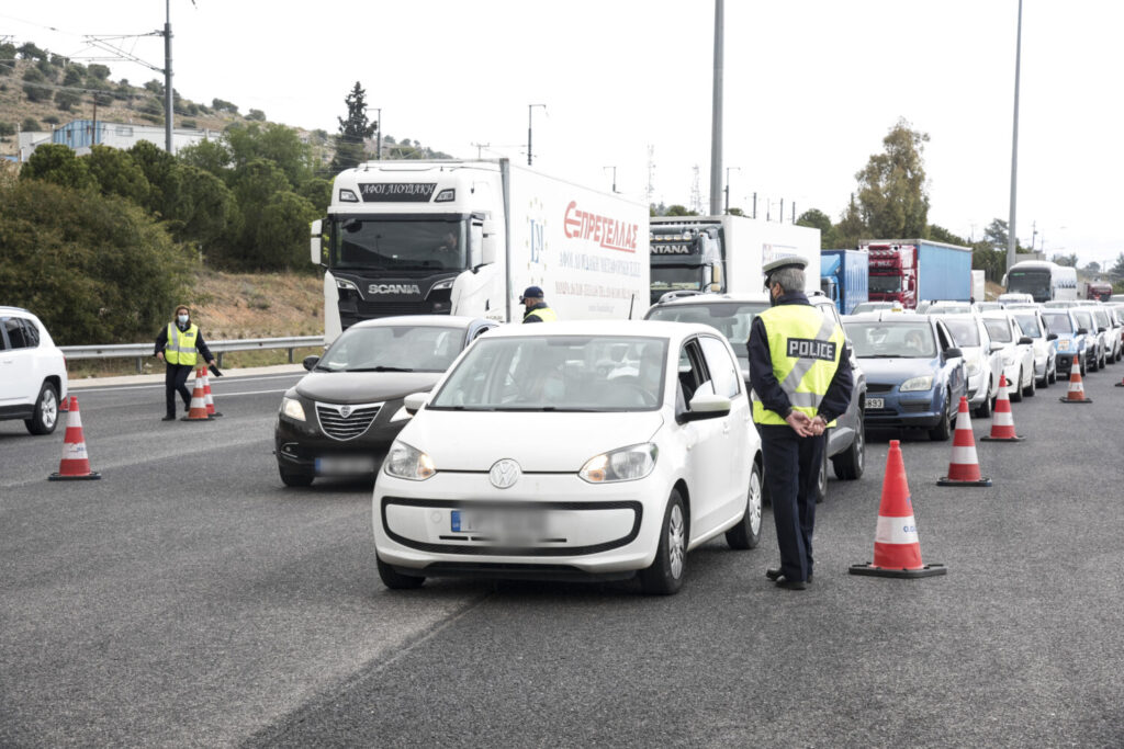 «Πάσχα στην πόλη»: Τι ισχύει από σήμερα για μετακινήσεις, καταστήματα, εκκλησίες – Ποια μέτρα τίθενται σε ισχύ