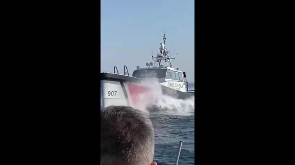 Τουρκική ακταιωρός παρενοχλεί σκάφος του Λιμενικού ανοιχτά της Λέσβου! (video)