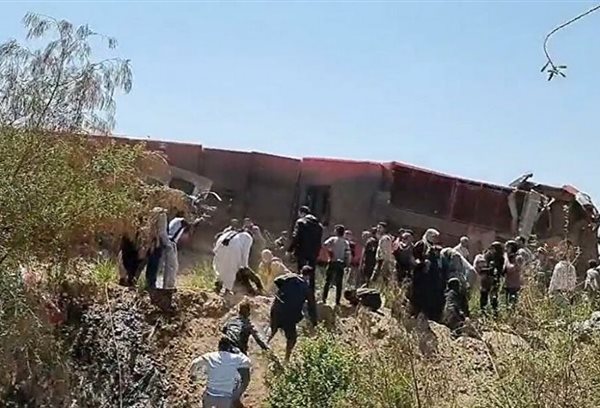 Τραγωδία στην Αίγυπτο: Εκτροχιάστηκε τρένο – 8 νεκροί και  δεκάδες τραυματίες (εικόνες και video)