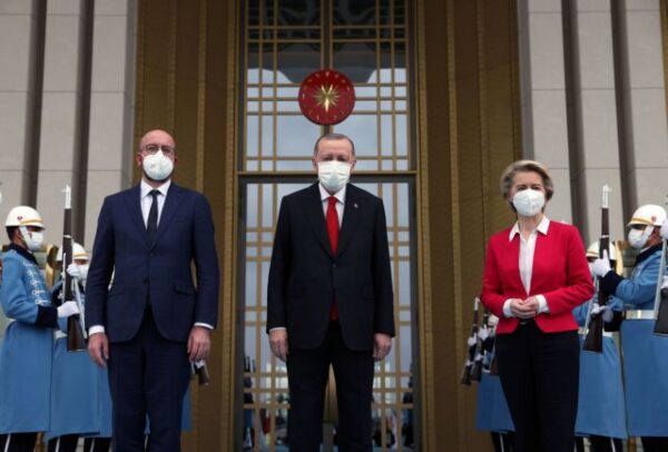 «Όχι» σε μονομερείς ενέργειες το μήνυμα Μισέλ και Λάιεν στον Ερντογάν