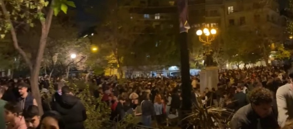 Κορωνοπάρτι με εκατοντάδες άτομα και DJ στην Κυψέλη (video)