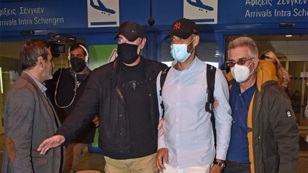 Survivor: Επέστρεψε στην Ελλάδα ο Αλέξης Παππάς – Ποια ερώτηση τον έφερε σε αμηχανία (video)