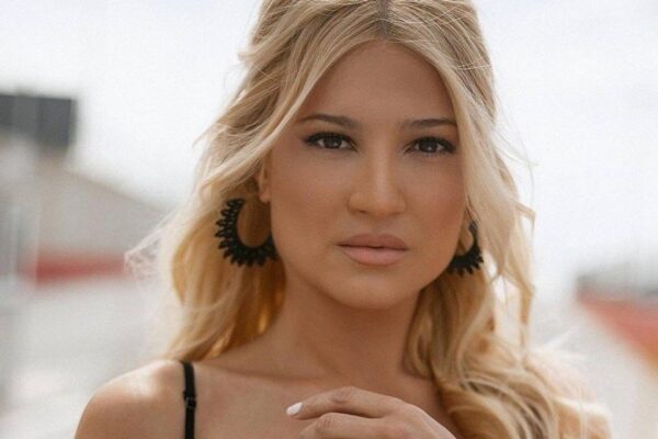 Φαίη Σκορδά: Ελεύθερη και πάλι σχεδιάζει τις καλοκαιρινές διακοπές με τα παιδιά της