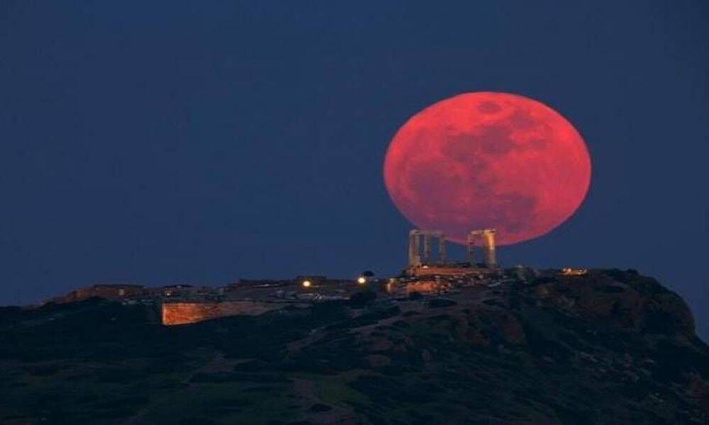 «Ροζ Υπερπανσέληνος»: Πότε έρχεται το φωτεινότερο φεγγάρι του έτους