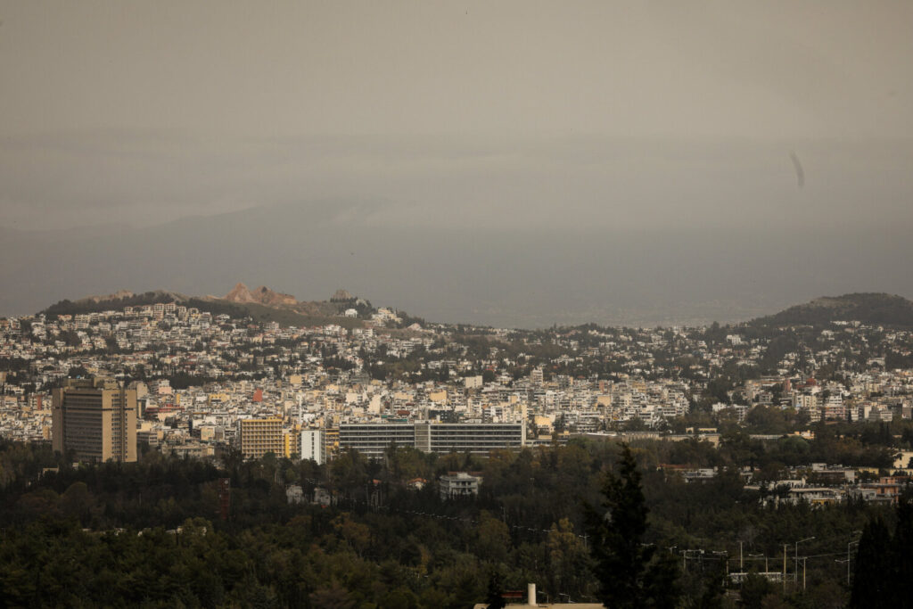 Αίθριος ο καιρός σήμερα με αραιές νεφώσεις και αφρικανική σκόνη (video)