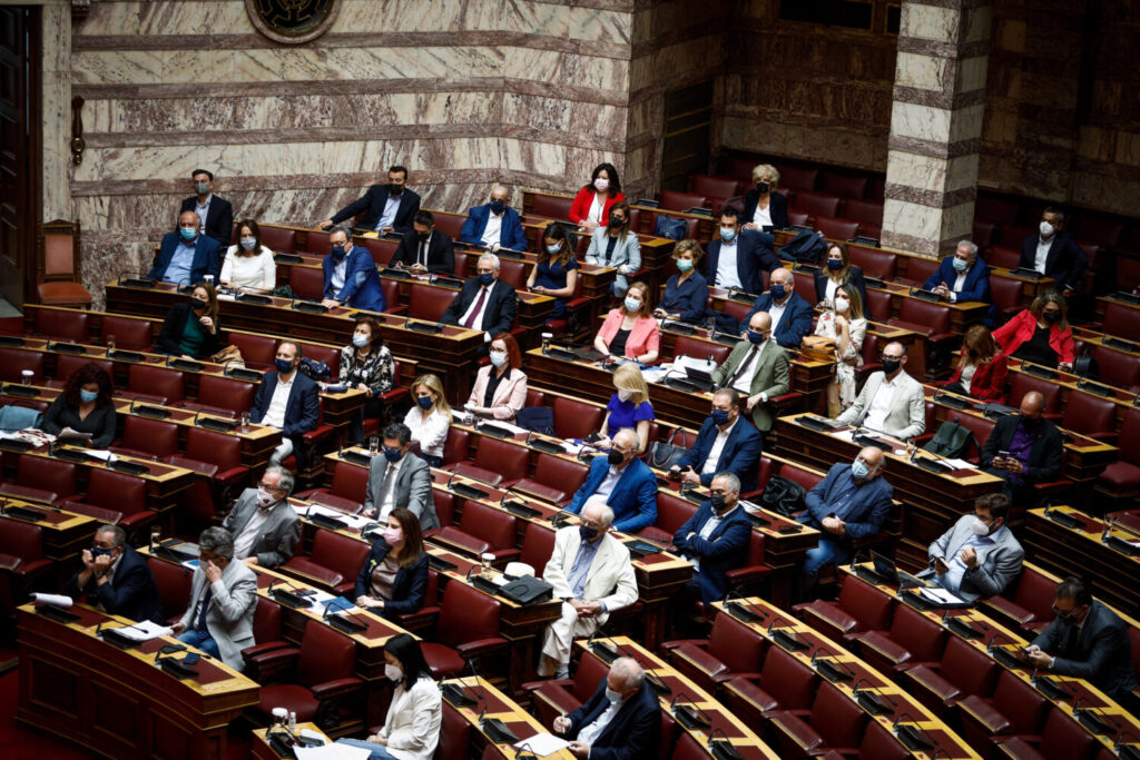 Νομοσχέδιο για συνεπιμέλεια:  «Πέρασε» με 156 ψήφους  – Καταψήφισαν η Μαριέττα Γιαννάκου και η Όλγα Κεφαλογιάννη