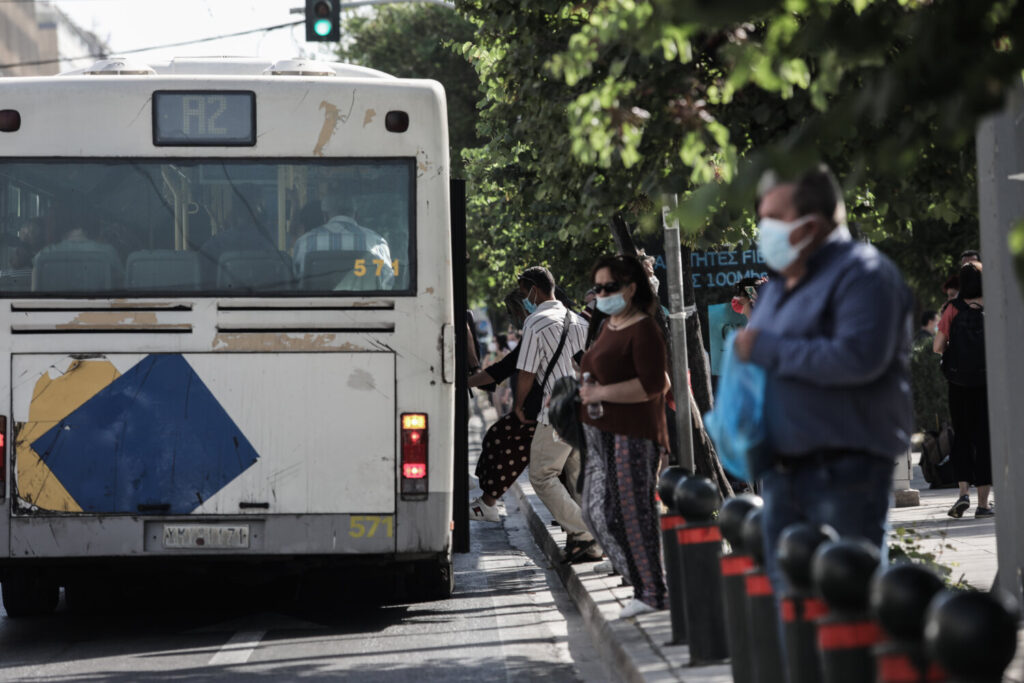 Άγνωστος αυτοϊκανοποιήθηκε πάνω σε 19χρονη μέσα σε λεωφορείο στο κέντρο της Αθήνας