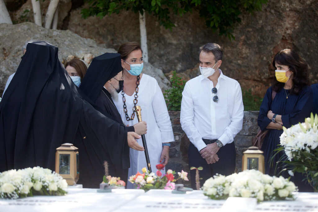 Στα Χανιά ο πρωθυπουργός – Σε στενό κύκλο το μνημόσυνο για τον Κωνσταντίνο Μητσοτάκη (photos – video)