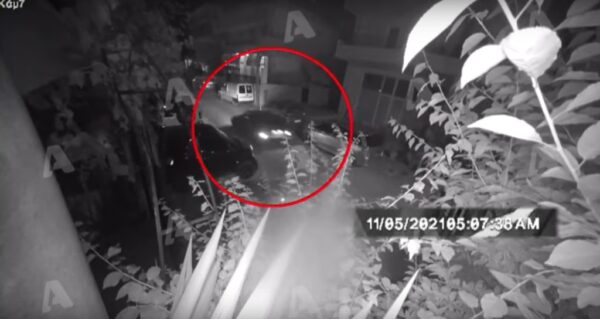 Έγκλημα στα Γλυκά νερά – Δείτε τα νέα βίντεο με το ύποπτο αυτοκίνητο και τη μηχανή με τον κουκουλοφόρο