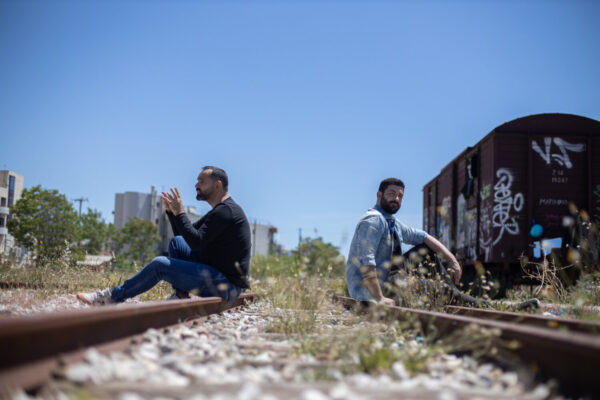 Αλέξανδρος Γαβαλάς: Συγκινεί το πρώτο τραγούδι και βιντεοκλίπ Έλληνα τραγουδιστή και στην νοηματική γλώσσα (video)