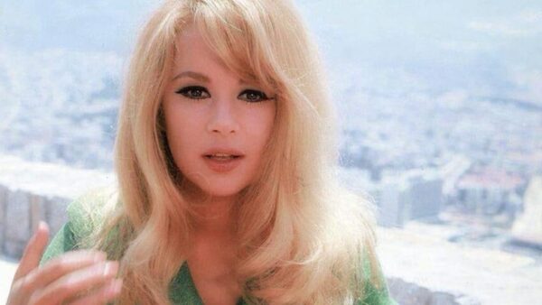 Αλίκη Βουγιουκλάκη: Πωλείται το σπίτι της Αλίκης Βουγιουκλάκη στη Στησιχώρου για 4 εκατ. ευρώ  – Πλάνα από το διαμέρισμα