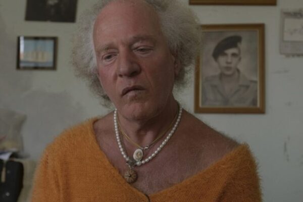 Εξαφανίστηκε η «Δήμητρα» της Λέσβου – Η συγκλονιστική ιστορία του Δημήτρη που αισθάνεται γυναίκα… (video)