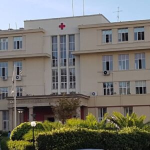 Ασθενής ξυλοκόπησε νοσηλεύτρια στα Επείγοντα του Ερυθρού Σταυρού – Tην άρπαξε από τα μαλλιά και τη χτύπησε σε πόρτες – Η καταγγελία της ΠΟΕΔΗΝ