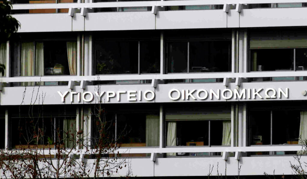 Έρχονται «πονοκέφαλοι» στα υπουργεία Οικονομικών και Υγείας  μετά τα μπάνια του λαού