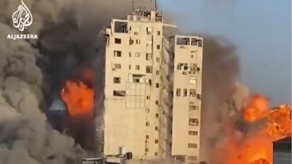 Γάζα: Η σοκαριστική στιγμή που καταρρέει κτίριο 14 ορόφων έπειτα από ισραηλινό βομβαρδισμό (video)