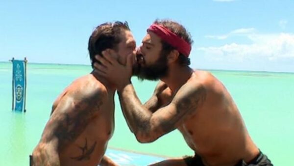 Ο Μπόγδανος και ο Τριαντάφυλλος φιλήθηκαν στο στόμα και το twitter πήρε φωτιά (video)