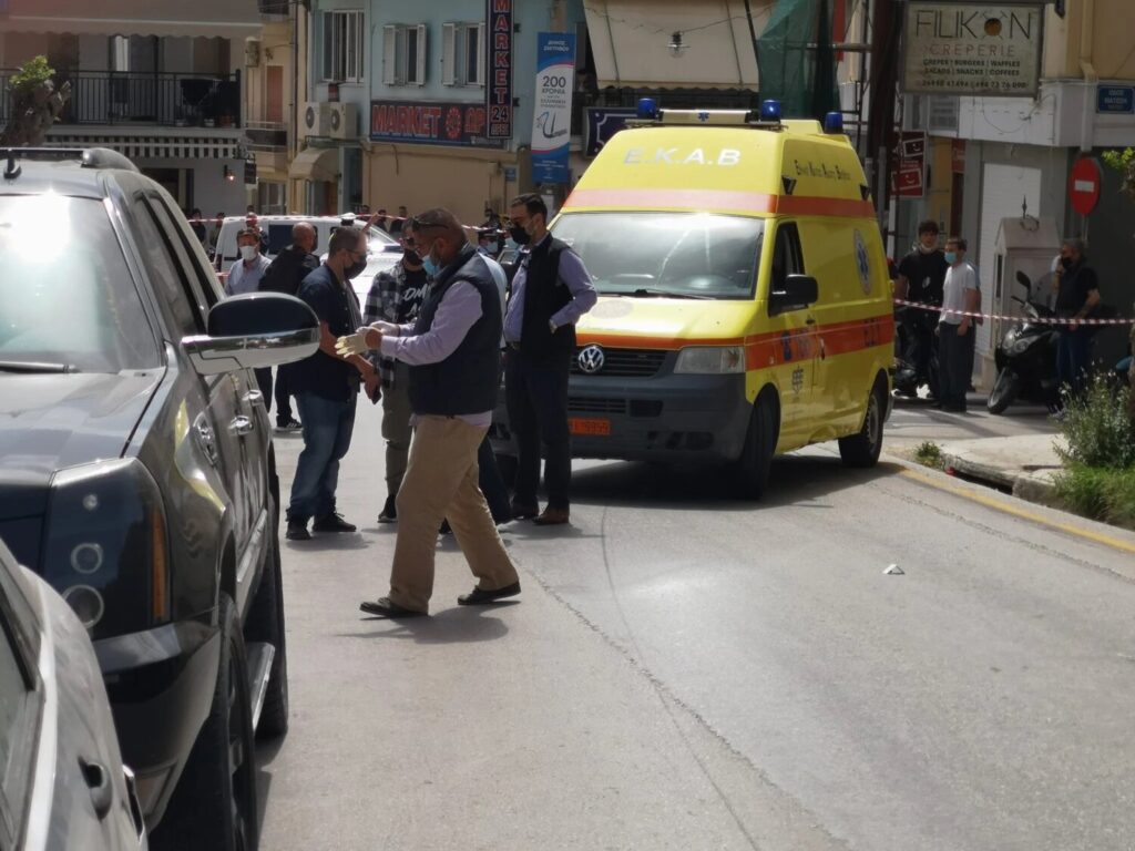 Ζάκυνθος: Μαφιόζικη εκτέλεση γνωστού επιχειρηματία στο κέντρο της πόλης – Τον «γάζωσαν» με 20 σφαίρες (video)