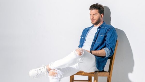 Ο Λούκας Γιώρκας τραγουδάει…. «Για την Ελλάδα» (video)