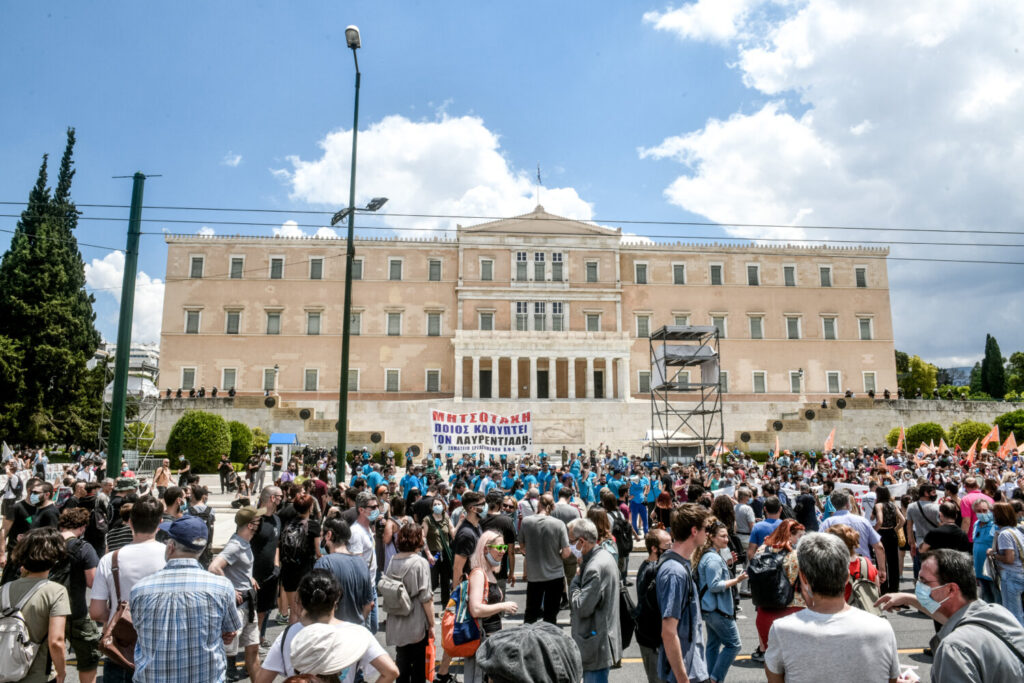 Μεγάλες συγκεντρώσεις κατά του εργασιακού νομοσχεδίου – Χιλιάδες στους δρόμους