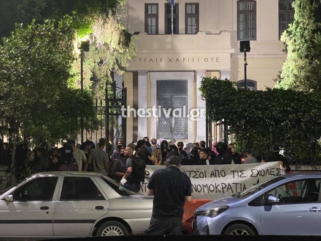 Ένταση και χημικά στο ΑΠΘ – Επί ποδός η αστυνομία (video)