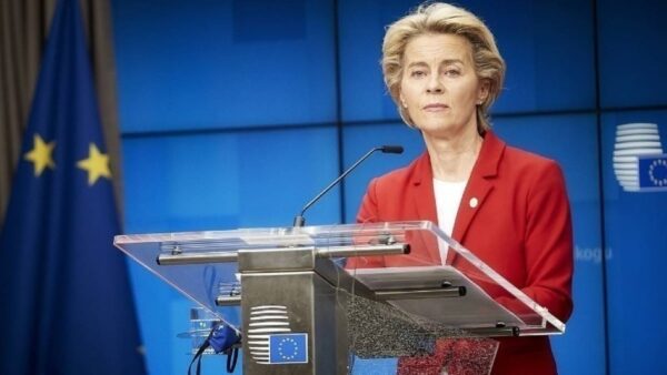 H EE κλείνει τον εναέριο χώρο για τη Ρωσία – Χρηματοδοτεί αμυντικό εξοπλισμό για την Ουκρανία
