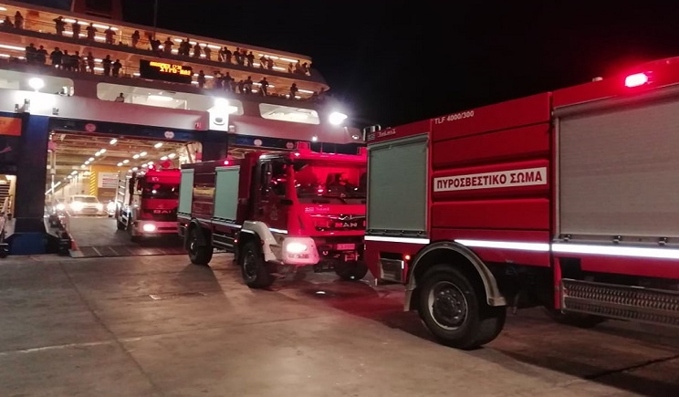 Ολονύχτια μάχη με τη φωτιά στην Πάρο – Ενισχύσεις. από την Αθήνα στο νησί [βίντεο]