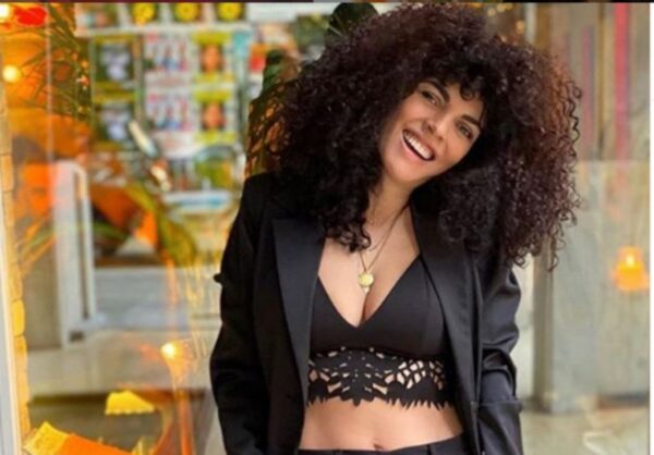 Μαρία Σολωμού: Ξαφνιάστηκε με το φιλί που δέχτηκε στο στόμα από τον Αντίνοο Αλμπάνη στην Ιταλία – Βίντεο