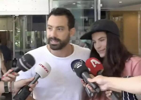 Σάκης Τανιμανίδης – Χριστίνα Μπόμπα: Με δάκρυα χαράς έφυγαν από το μαιευτήριο