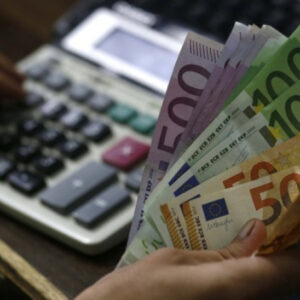 Ανοίγει σήμερα ο νέος εξωδικαστικός μηχανισμός: Έως 420 δόσεις για χρέη σε Εφορία, ΕΦΚΑ και τράπεζες – Τα όρια και οι δικαιούχοι