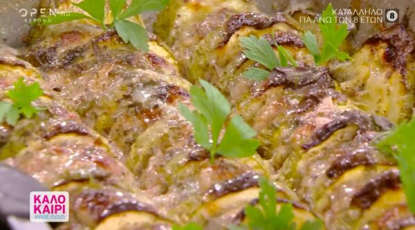 Συνταγή για κολοκυθάκια με κιμά στο φούρνο και σάλτσα λεμονιού [Βίντεο]