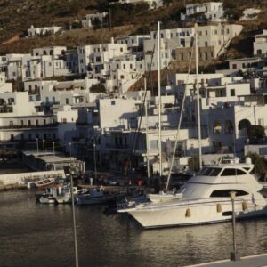 Σίφνος: Ο Δήμος δίνει σπίτι, επίδομα και εισιτήρια για να προσελκύσει γιατρούς