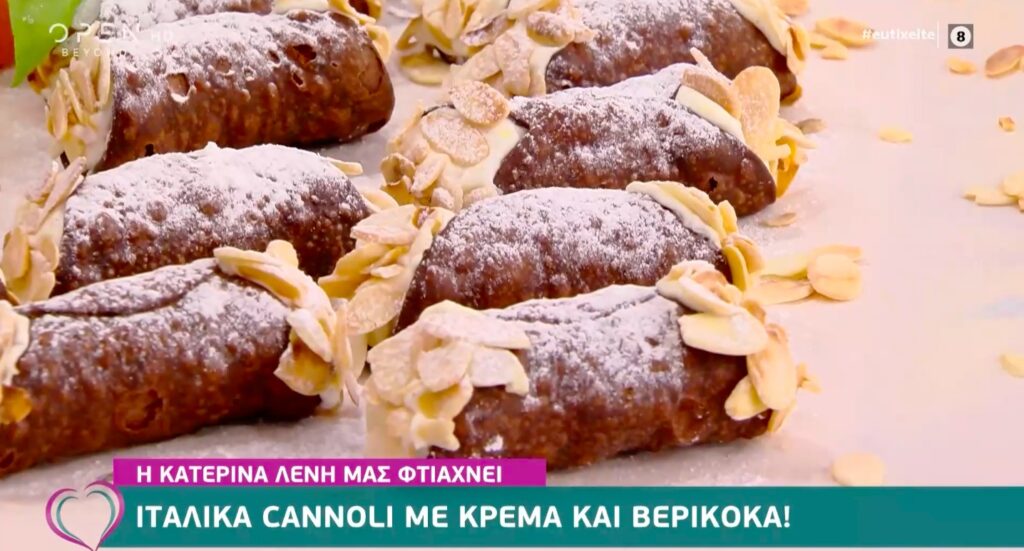 Συνταγή για ιταλικά cannoli με κρέμα και βερίκοκα [video]